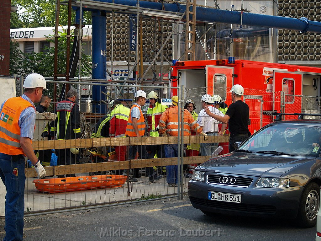 Arbeiter abgestuerzt Koeln Severinstr nahe Einsturzstelle Archiv P50.JPG